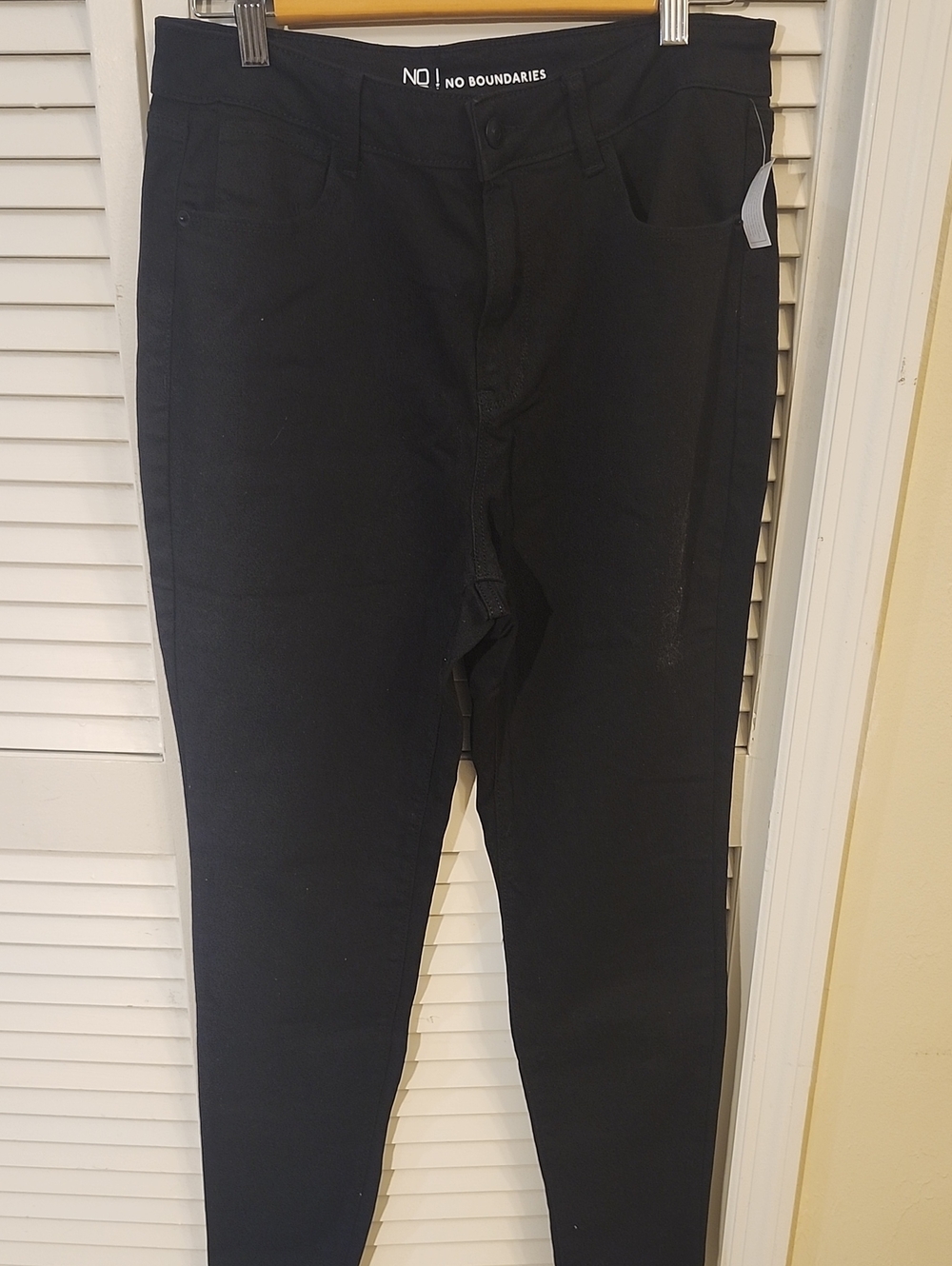 No Boundaries Men's Black Slim Straight Chinos